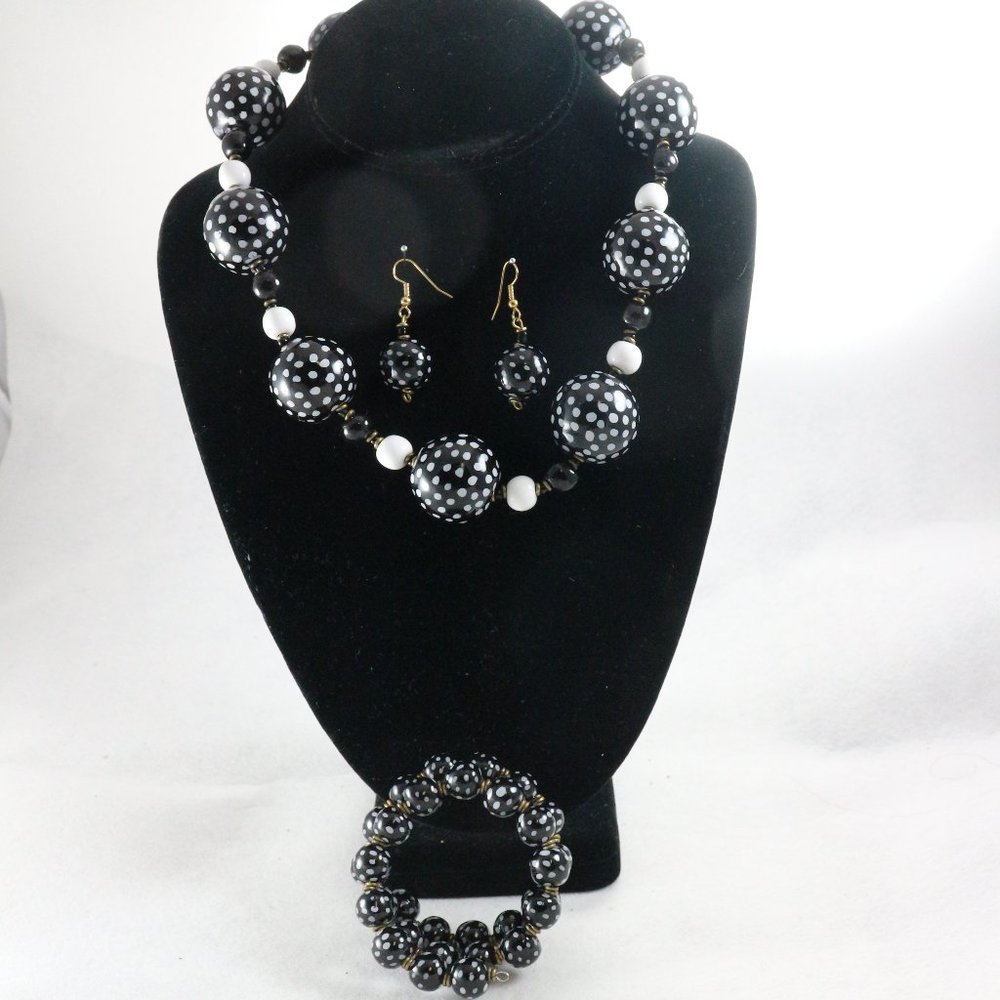 KAZURI Doria Black/White Earthen Clay Jewelry Bundle Set